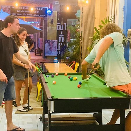 Social Backpacker Hostel & Rooftop Bar Баттамбанг Экстерьер фото